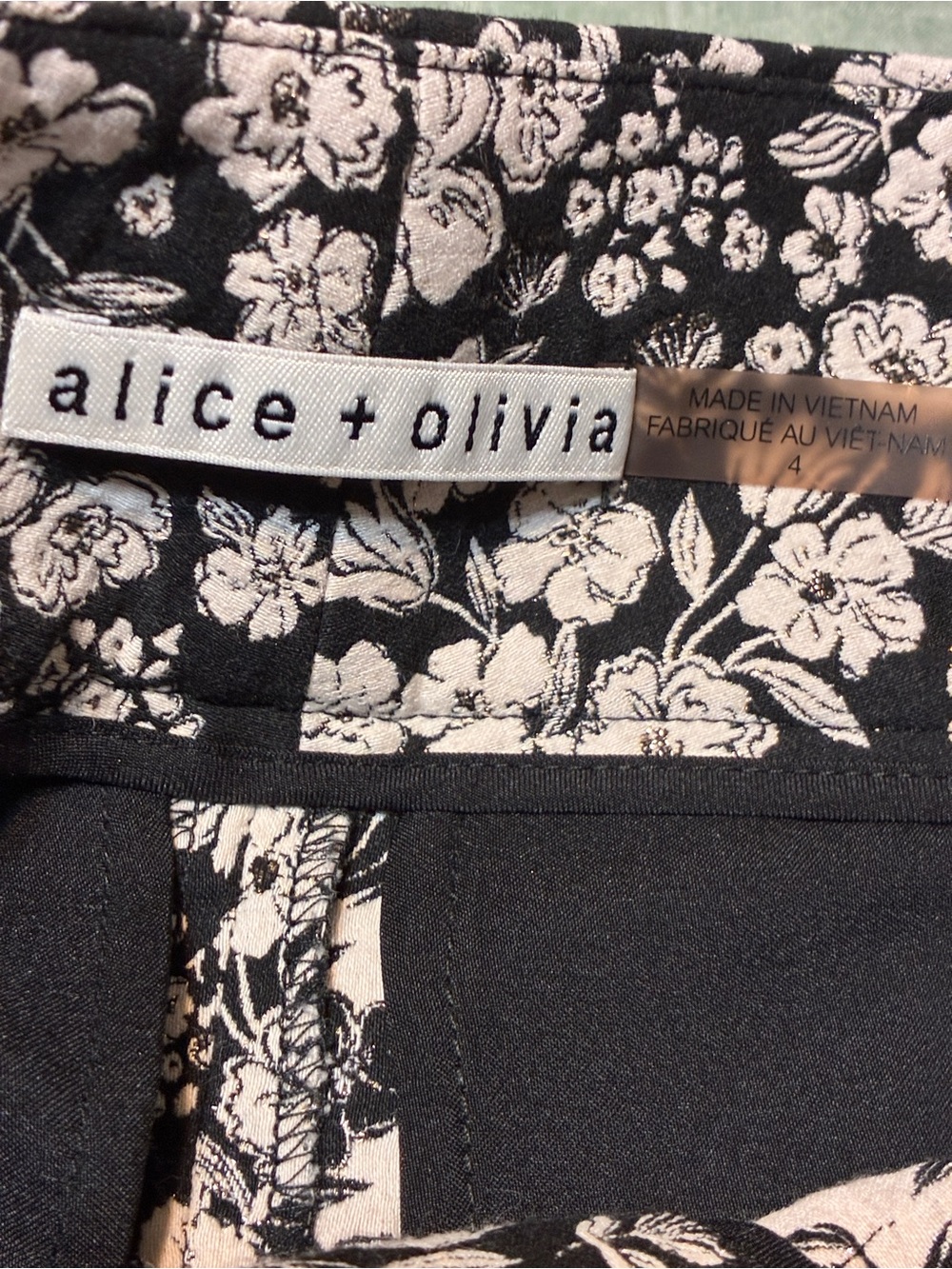 Alice + Olivia Cady High Rise Floral Metallic Jacquard Shorts Black White Size 4 - Picture 5 of 10